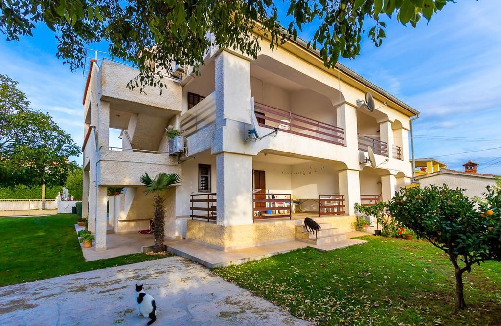 Apartments Milka Medulin Exterior photo