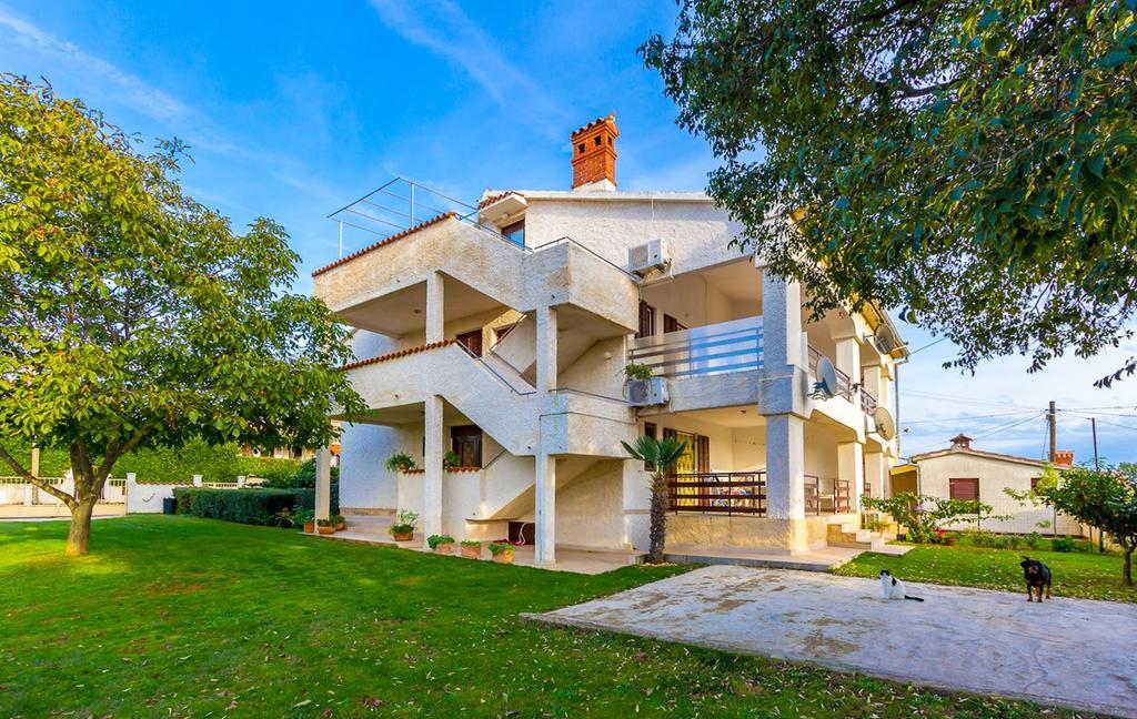 Apartments Milka Medulin Exterior photo