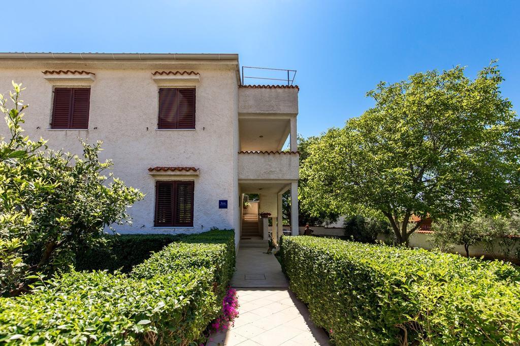 Apartments Milka Medulin Exterior photo