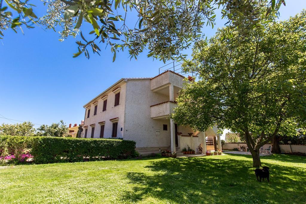 Apartments Milka Medulin Exterior photo